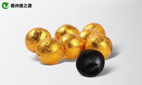 用金箔紙包好的藥食同源大蜜丸